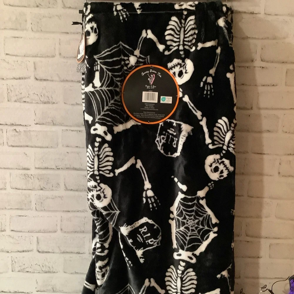 Spooky Girls Club Halloween 60” x 70” Skeleton Throw